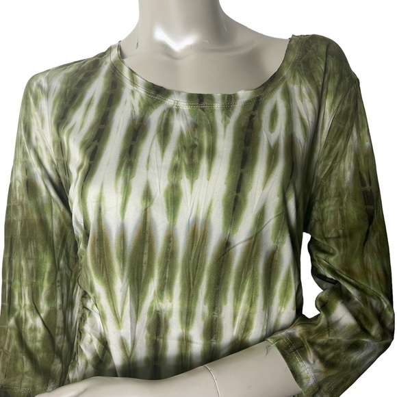 Sportelle Green Tie-Dye Short Sleeve Top - Picture 2 of 11